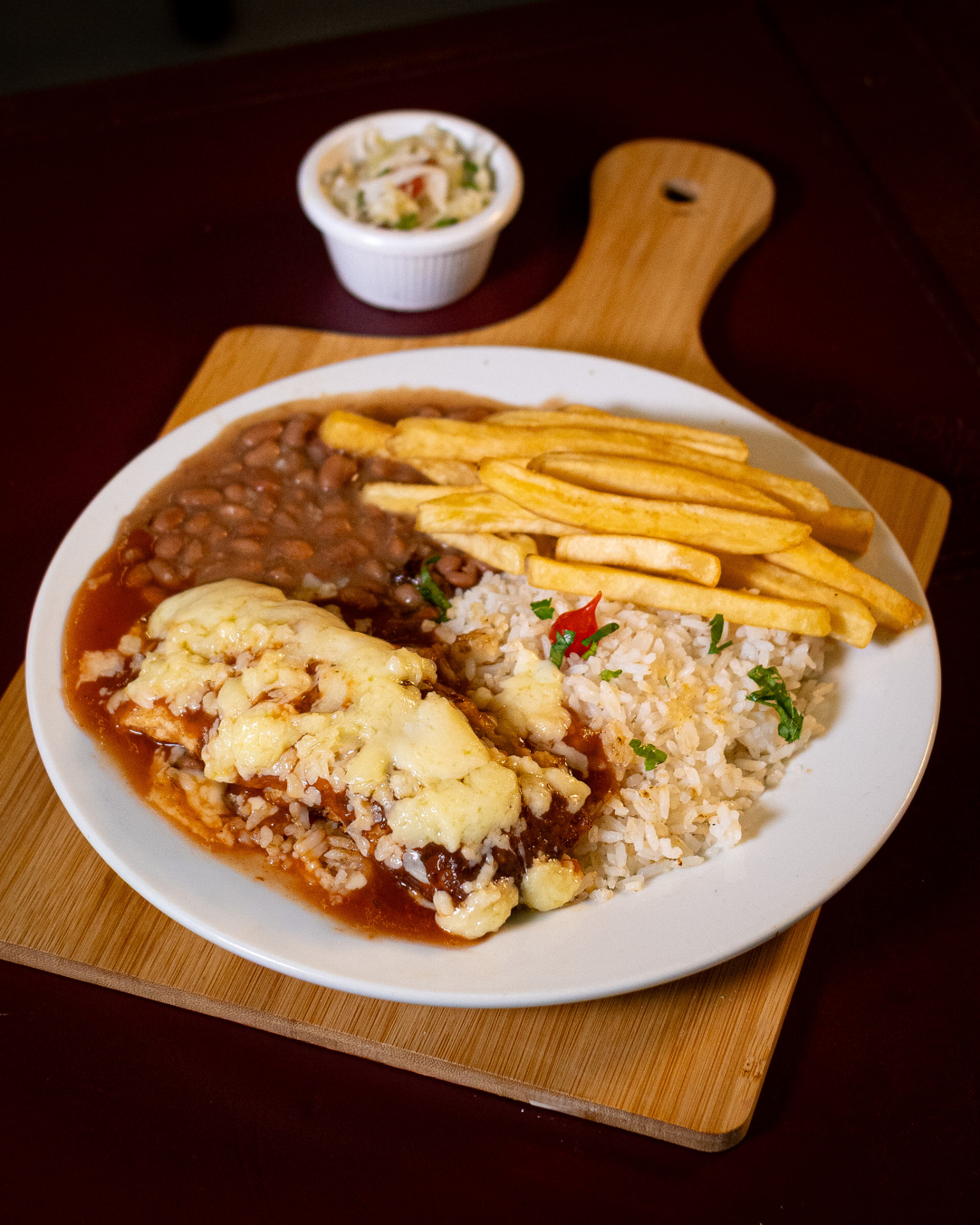 Prato executivo com arroz, feijão, fritas e parmegiana